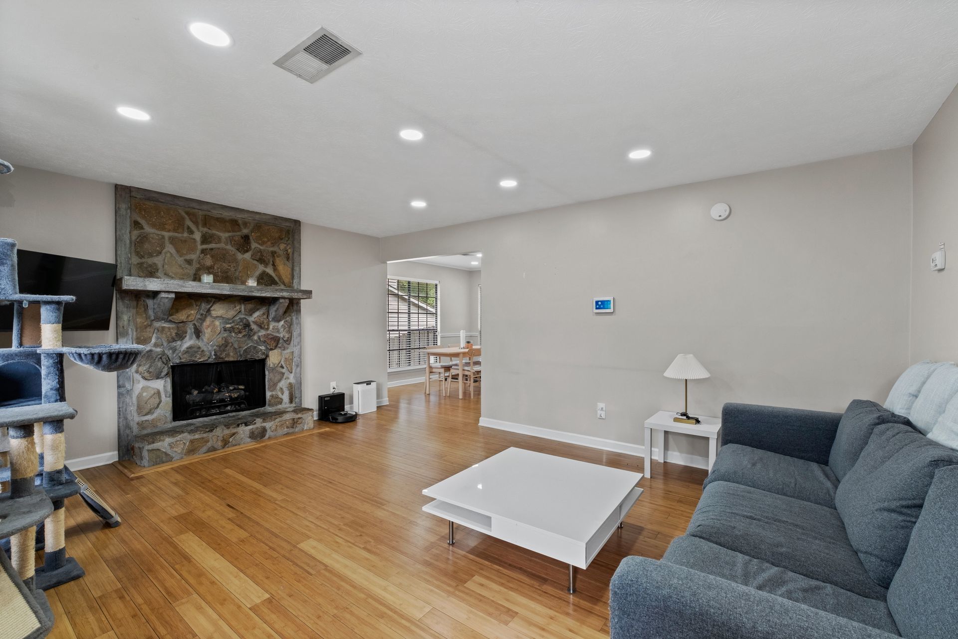 Beds: 3 Baths: 2 Living Space: 1584 Sq. Ft.